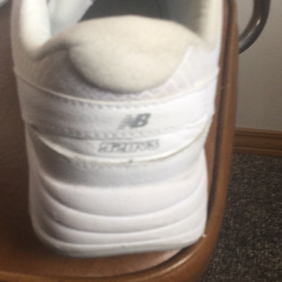 White new balanced Velcro shoes worn very little - Picture 4 of 4